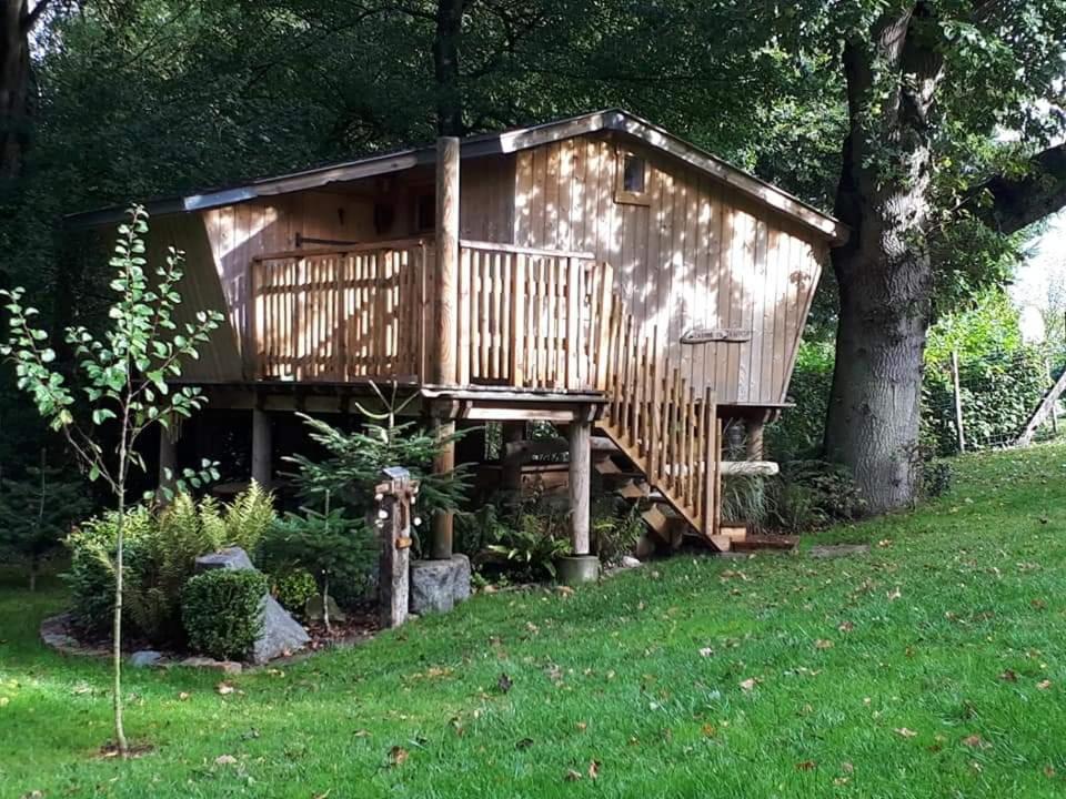 La Cabane Perchee Du Trappeur Écrainville 外观 照片