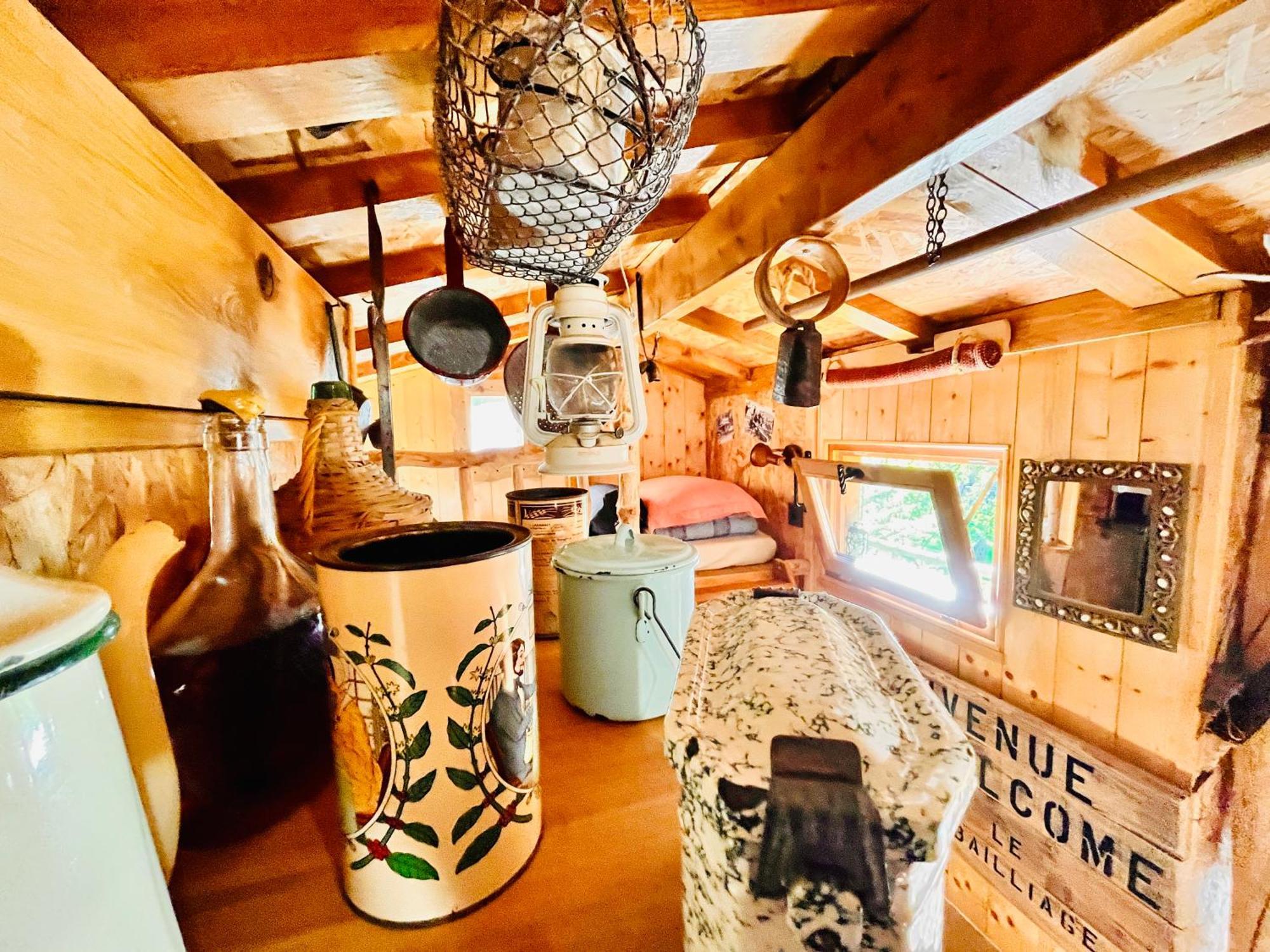 La Cabane Perchee Du Trappeur Écrainville 外观 照片