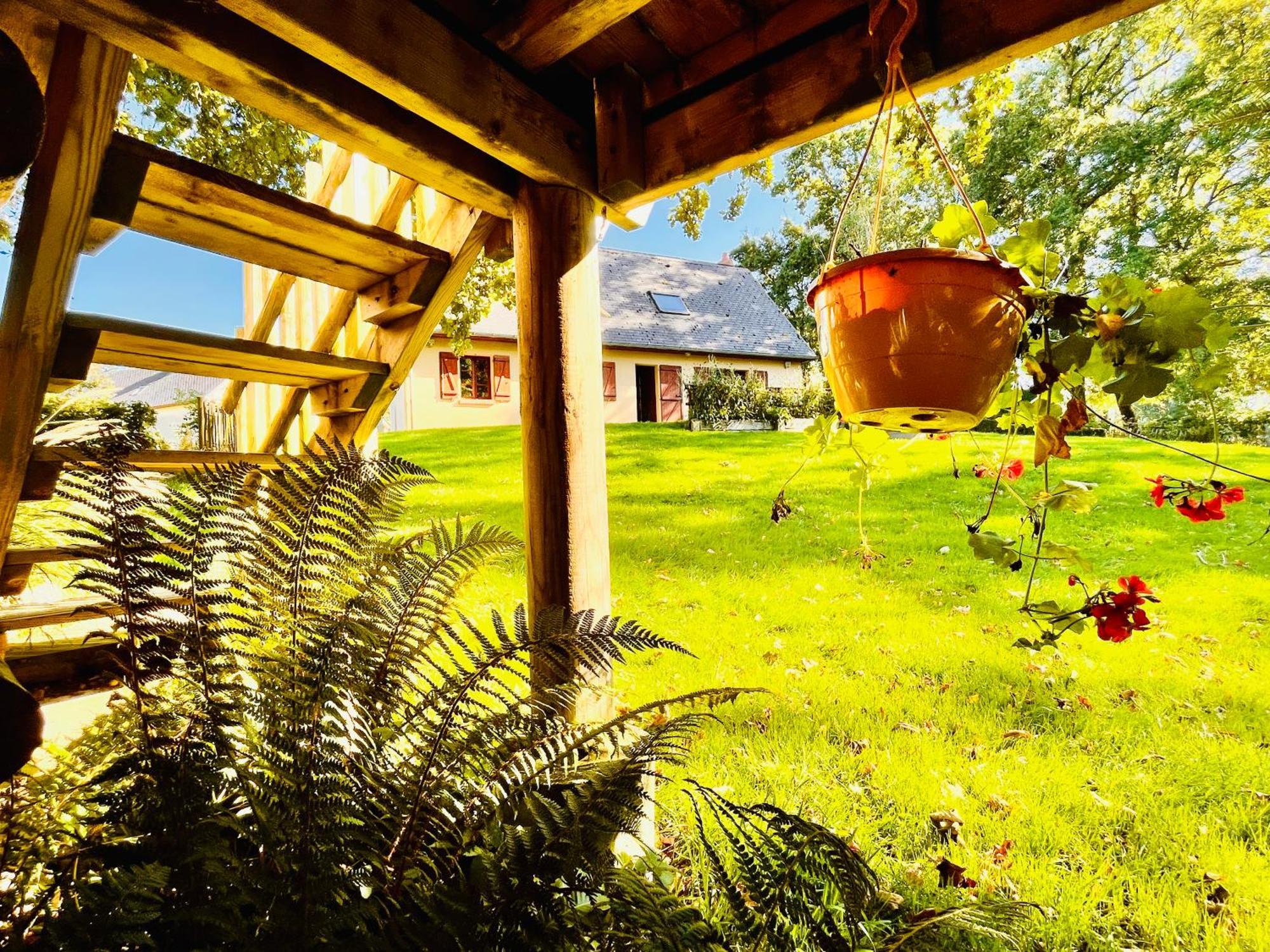 La Cabane Perchee Du Trappeur Écrainville 外观 照片