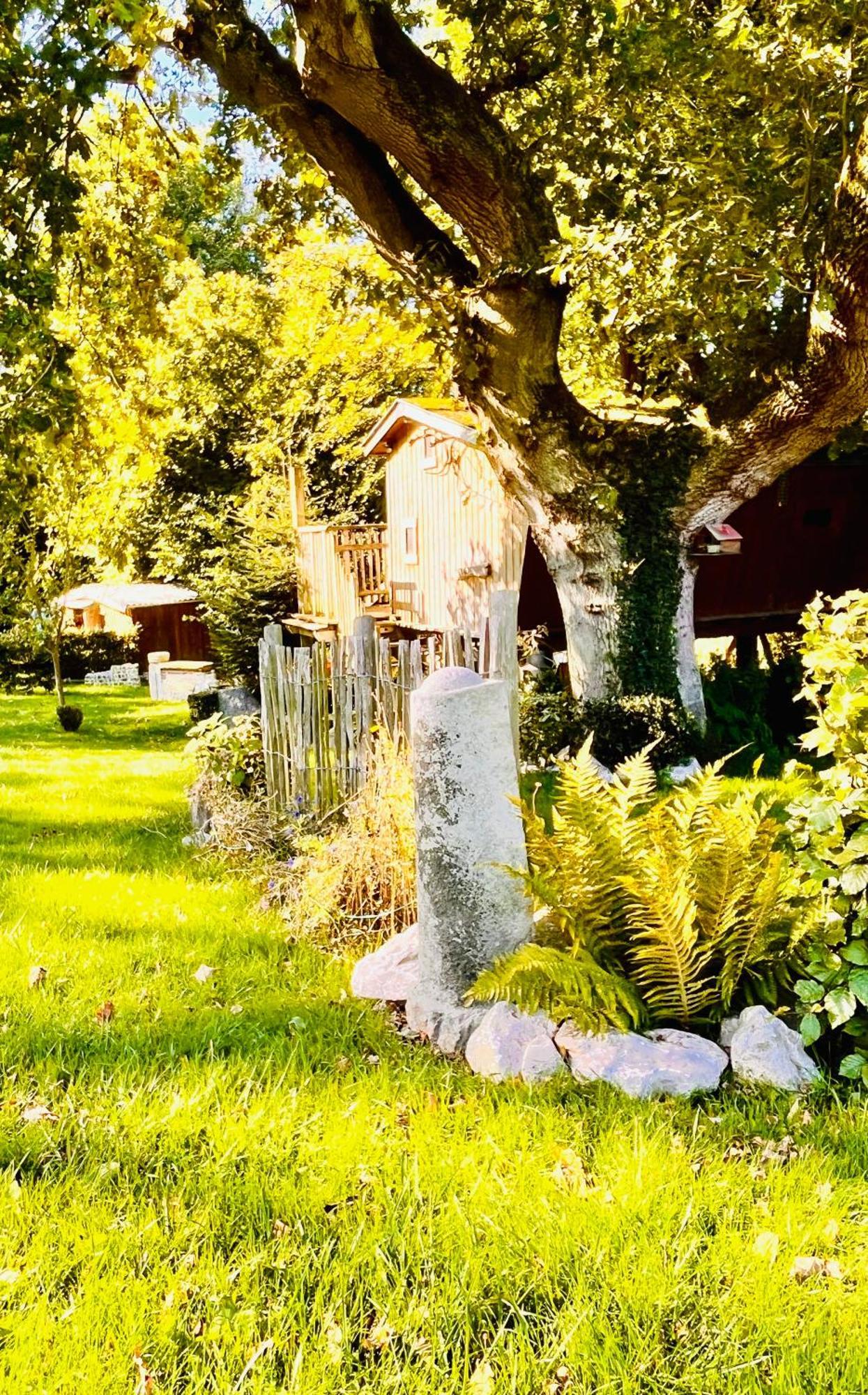 La Cabane Perchee Du Trappeur Écrainville 外观 照片