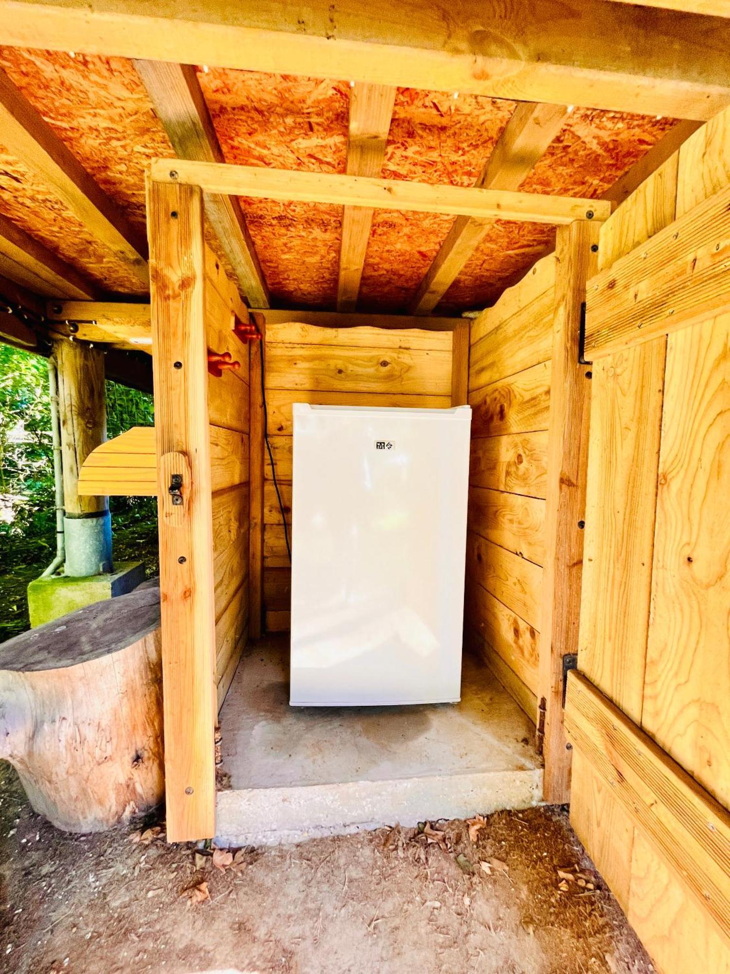 La Cabane Perchee Du Trappeur Écrainville 外观 照片