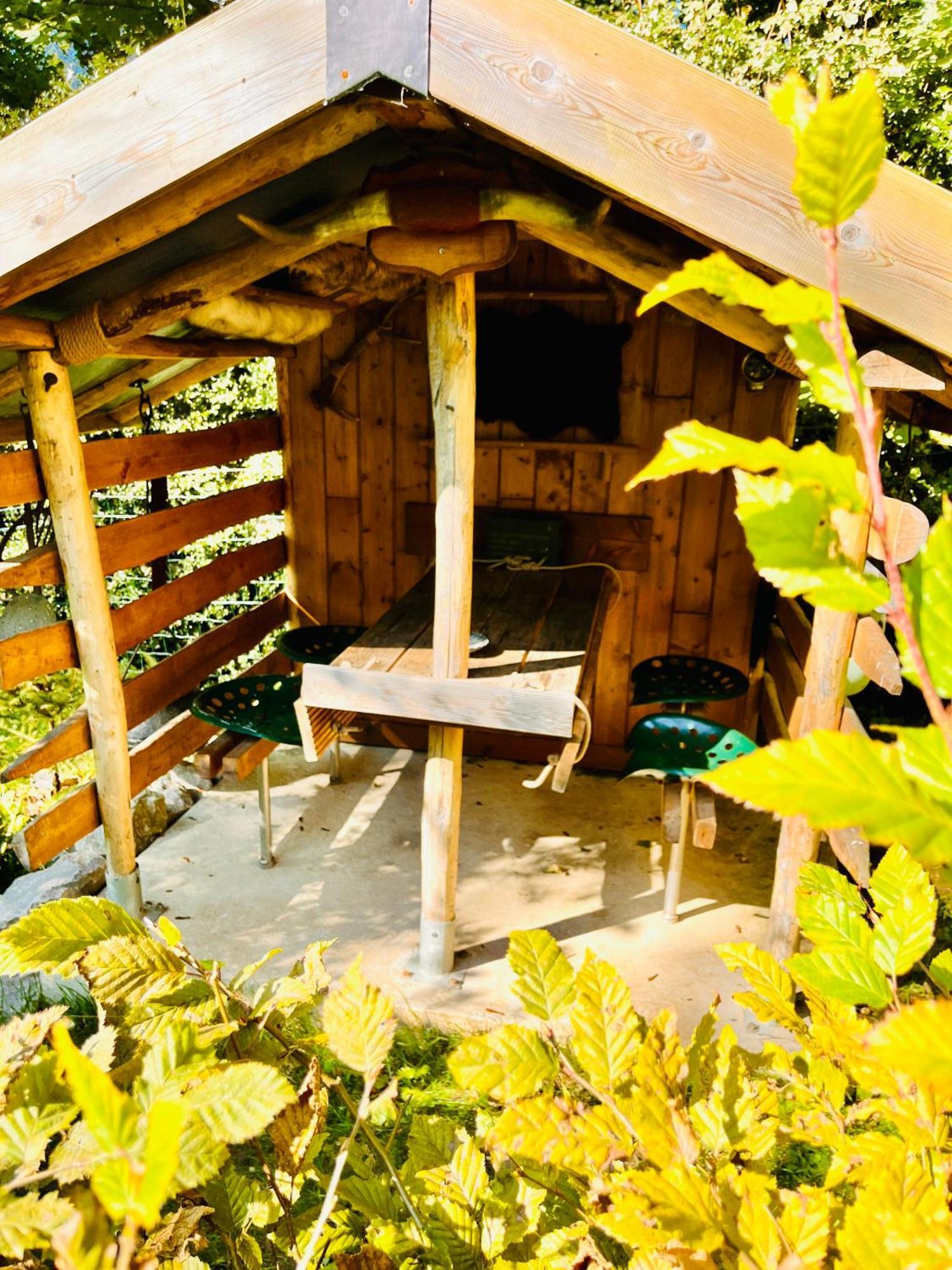 La Cabane Perchee Du Trappeur Écrainville 外观 照片