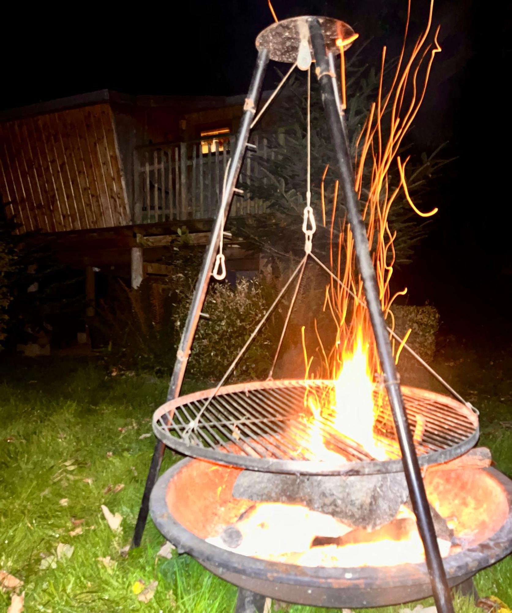 La Cabane Perchee Du Trappeur Écrainville 外观 照片
