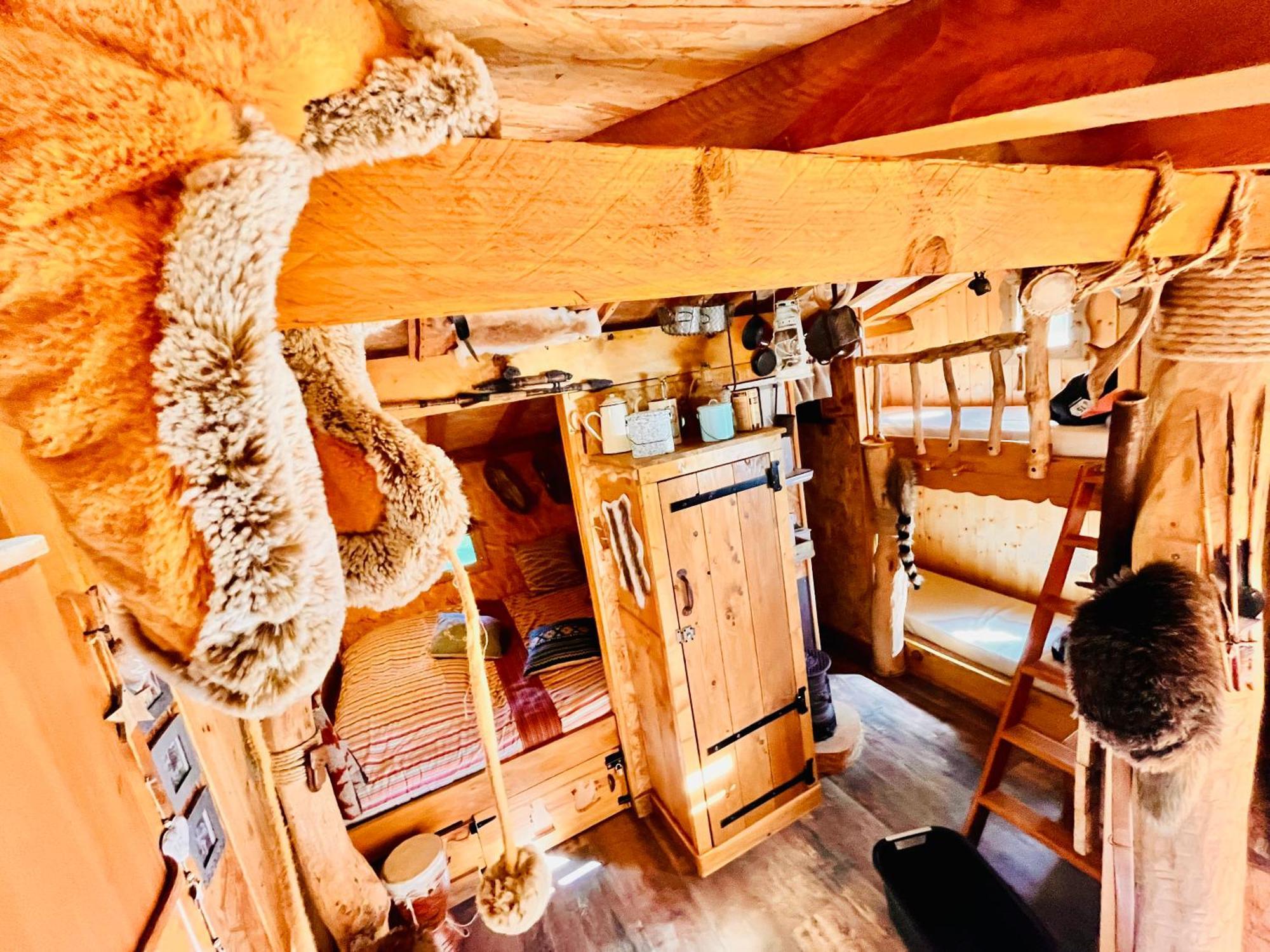 La Cabane Perchee Du Trappeur Écrainville 外观 照片