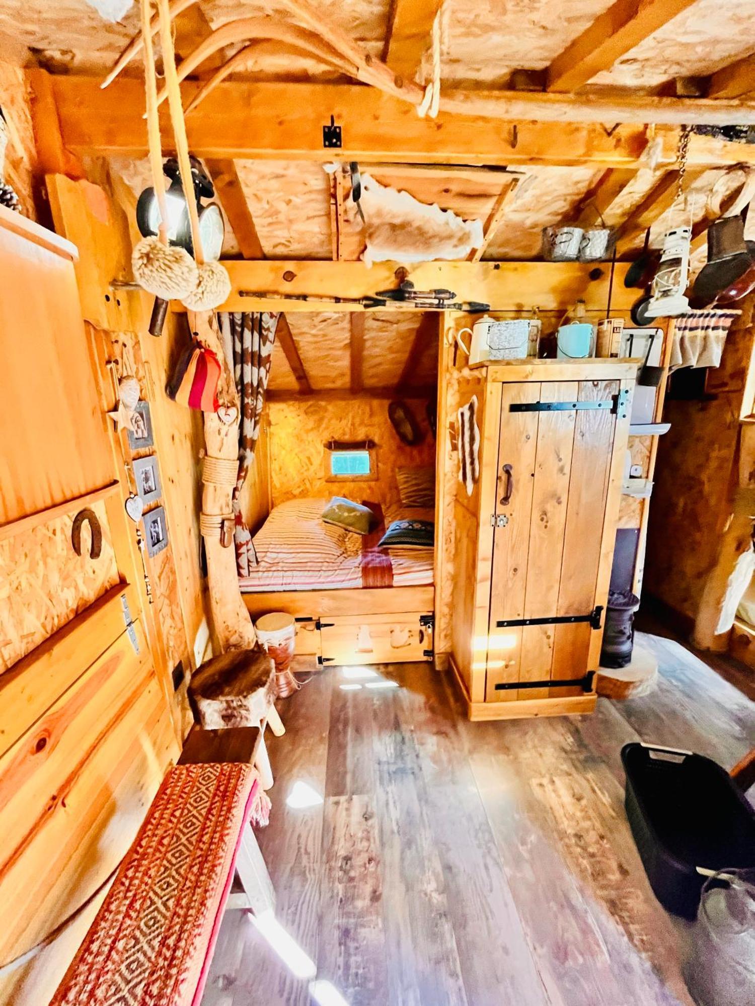 La Cabane Perchee Du Trappeur Écrainville 外观 照片
