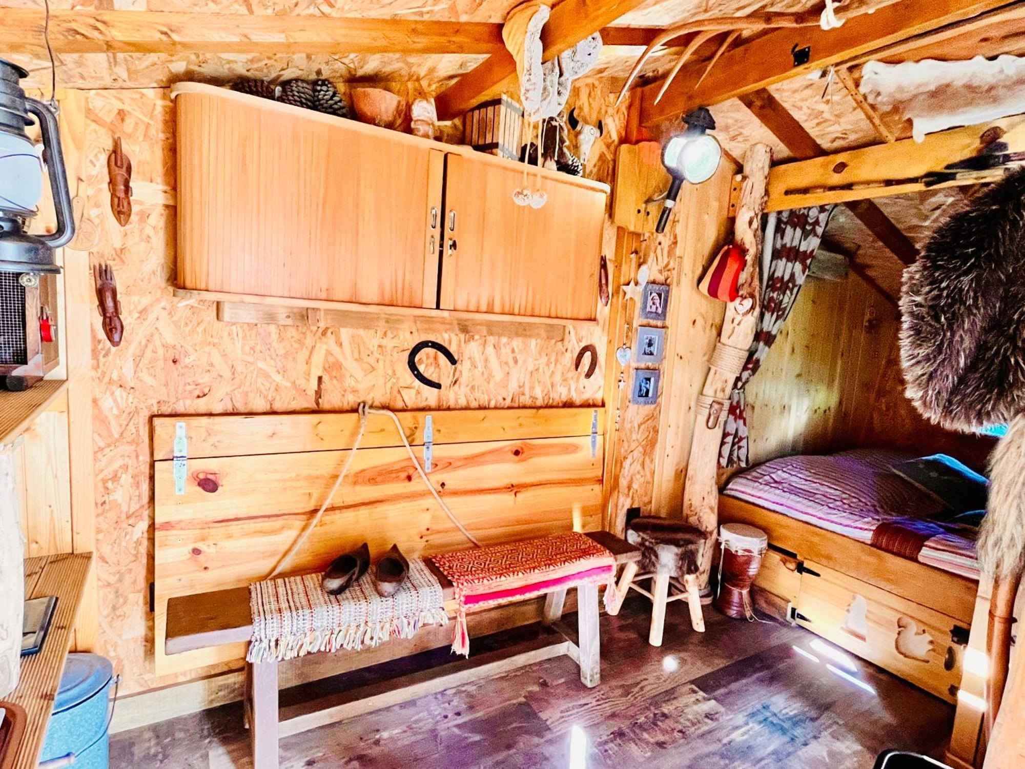 La Cabane Perchee Du Trappeur Écrainville 外观 照片