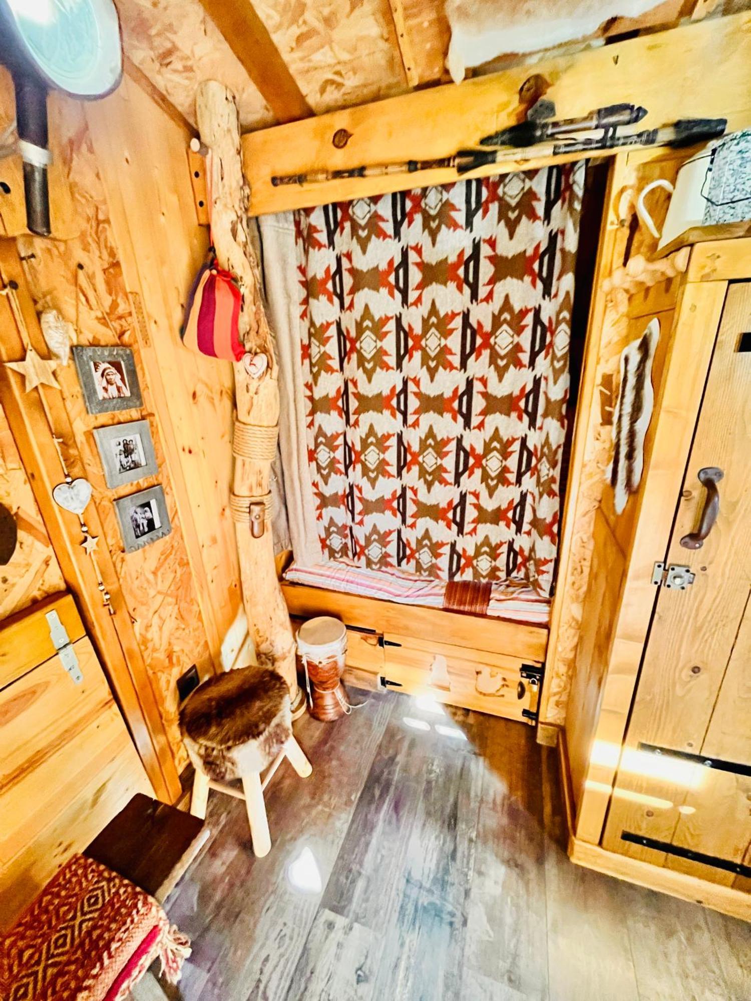La Cabane Perchee Du Trappeur Écrainville 外观 照片