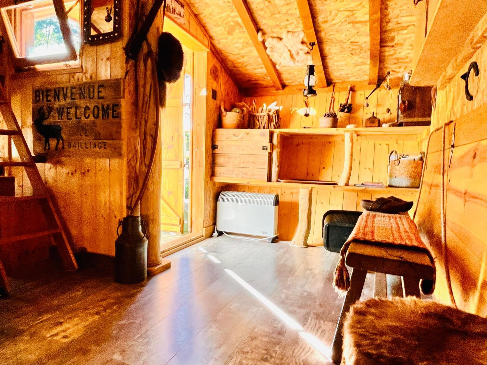 La Cabane Perchee Du Trappeur Écrainville 外观 照片